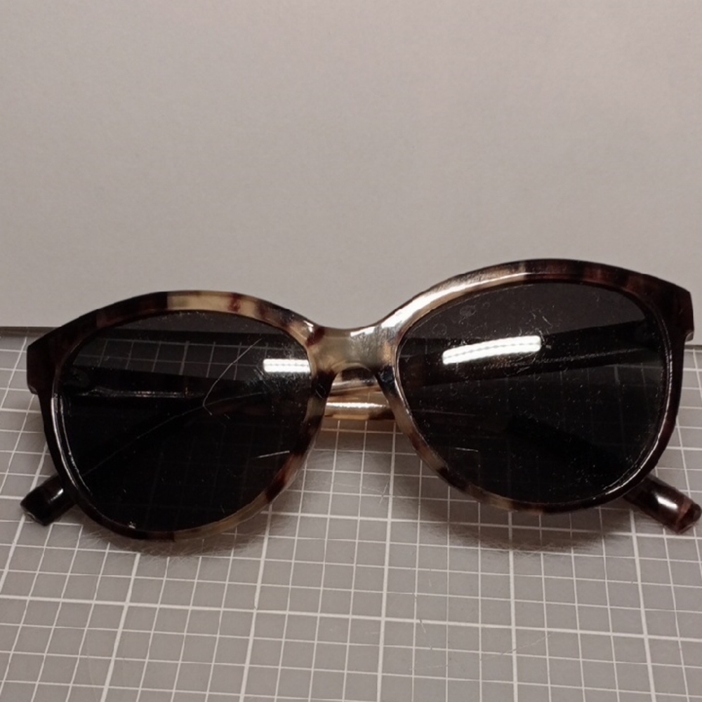 Foster Grant Brown Cat-Eye Glasses with Sleek Design